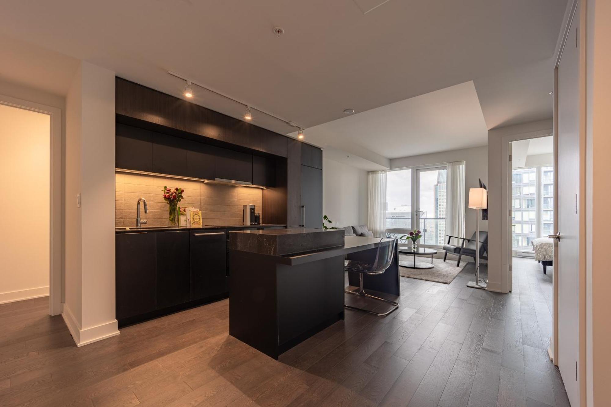 Panoramic View - 2 Bed 2 Bath 47th Floor * Montreal