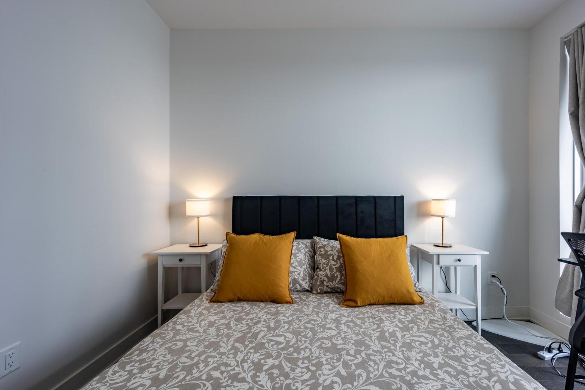 Panoramic View - 2 Bed 2 Bath 47th Floor Apartment Montreal