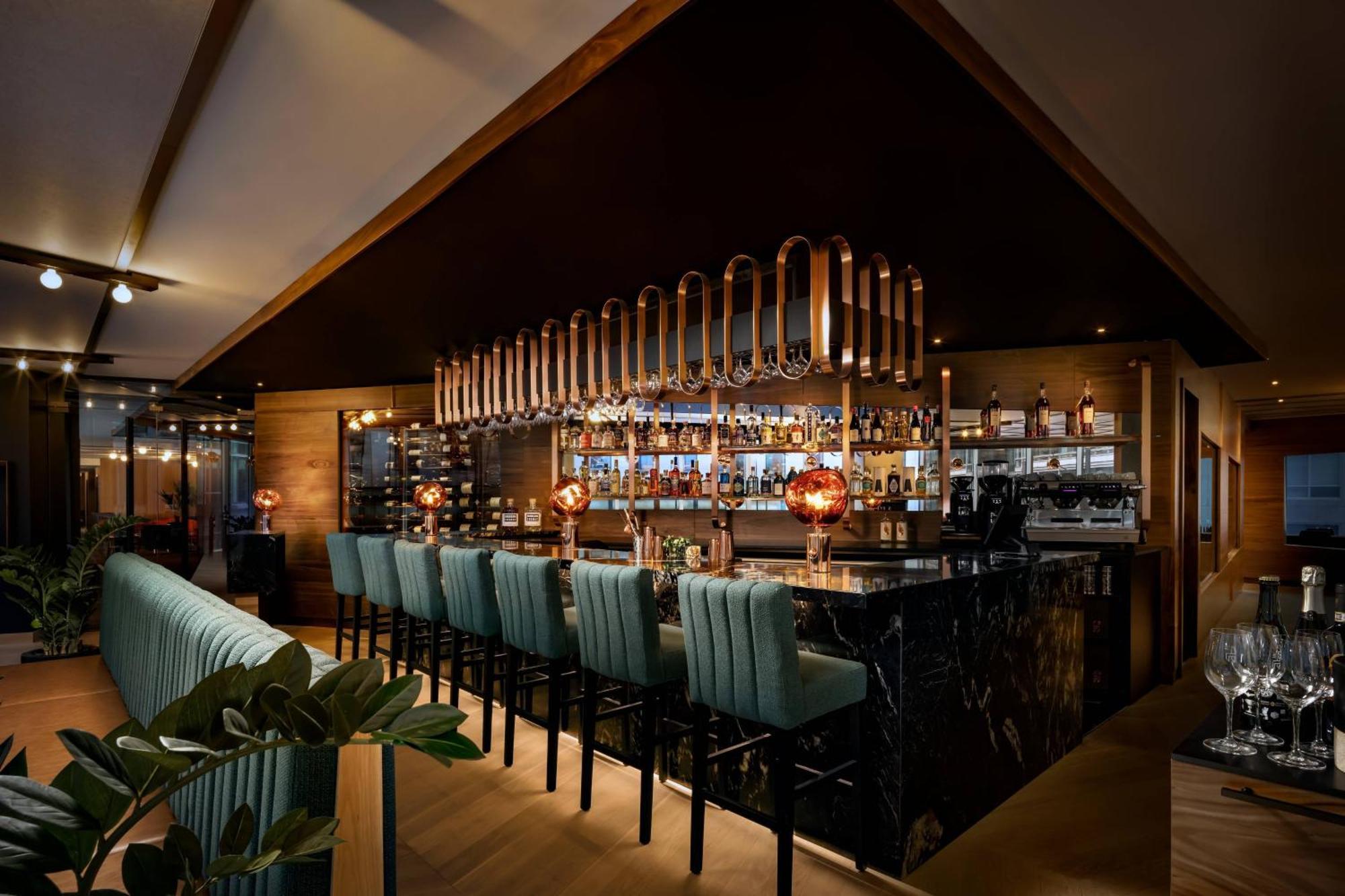 Humaniti Montreal, Autograph Collection 4* Montreal