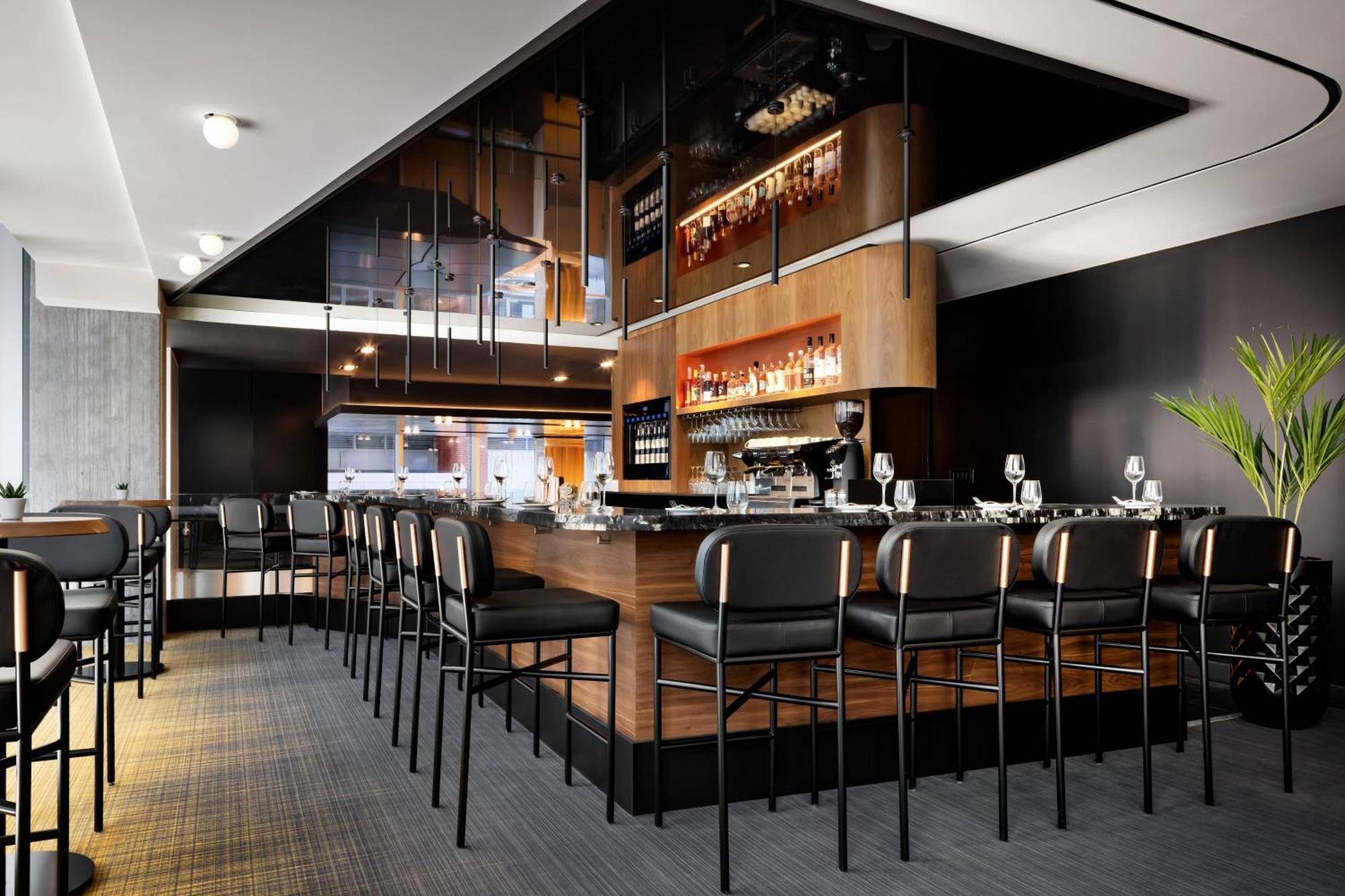 Humaniti Montreal, Autograph Collection 4* Montreal