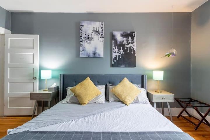 Great Location Large Kings Downtown Apartment Montreal