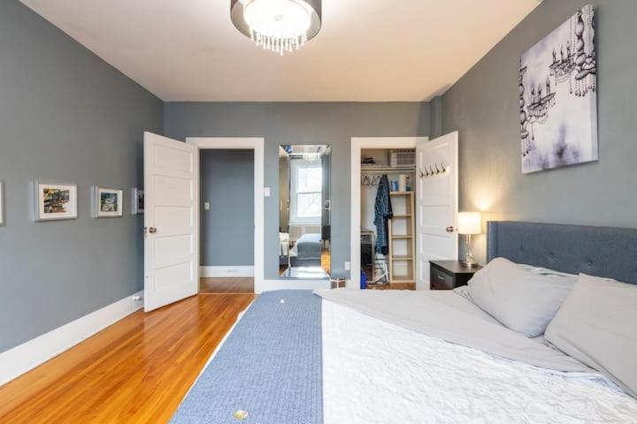 Great Location Large Kings Downtown * Montreal