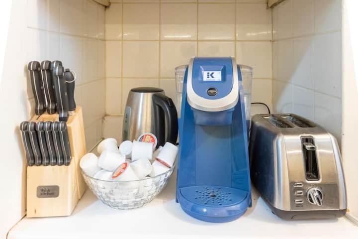 Great Location Large Kings Downtown Apartment