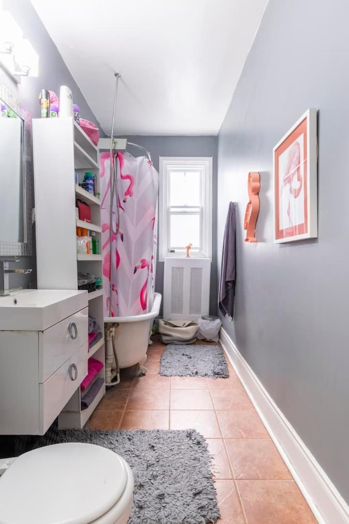 Apartment Great Location Large Kings Downtown Montreal