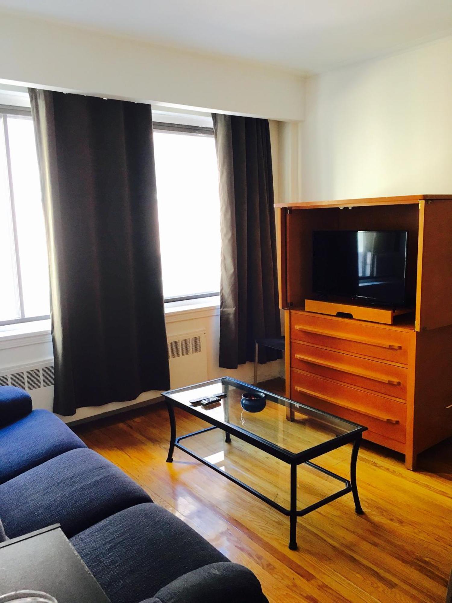 Stylish Comfortable In The Golden Square Mile Montreal