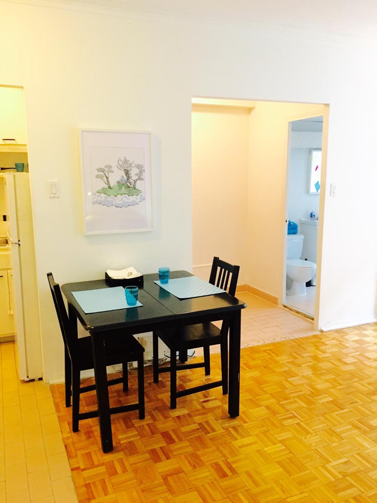 Apartment Stylish Apartment: Comfortable In The Golden Square Mile
