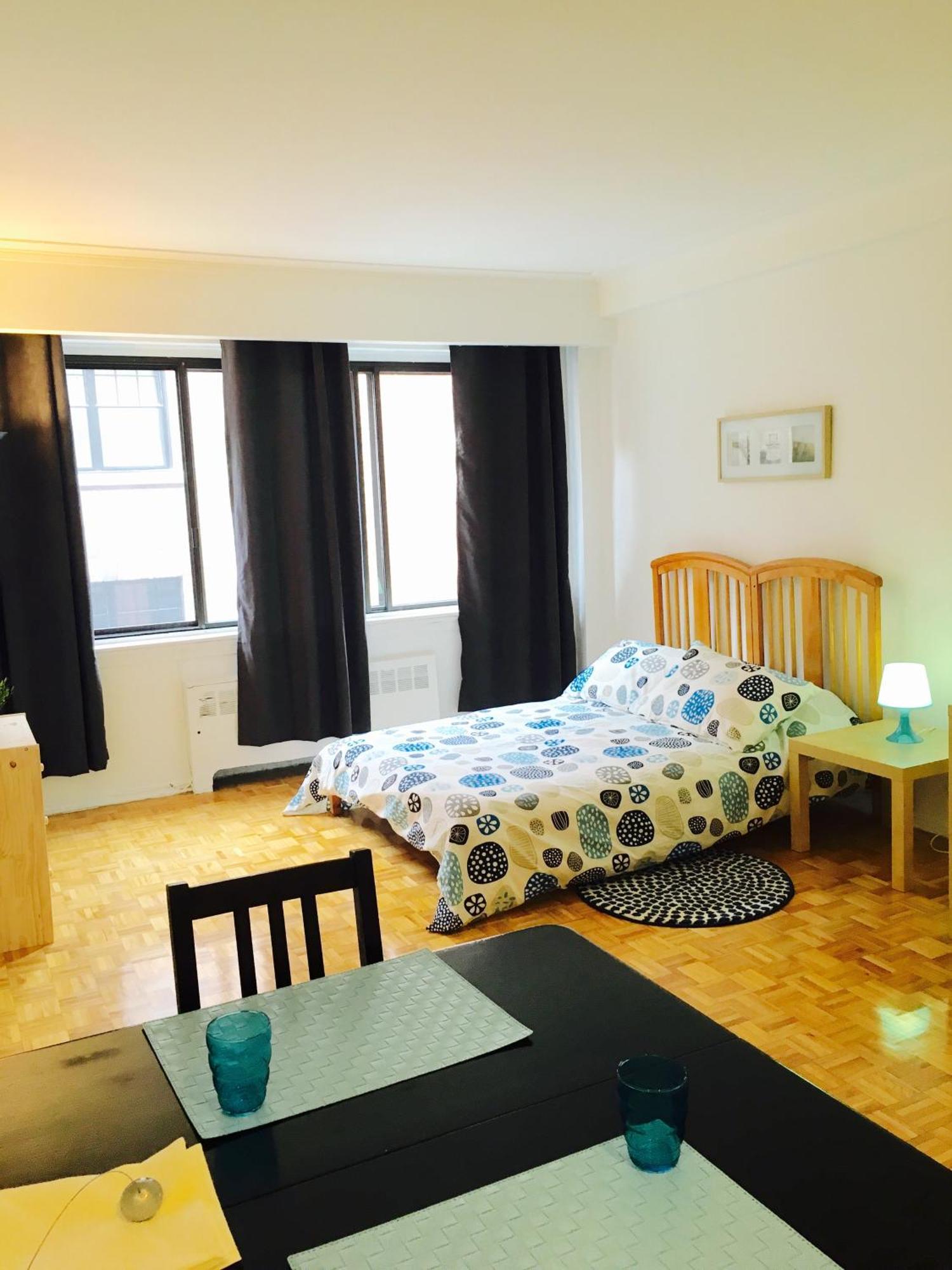 Stylish Apartment: Comfortable In The Golden Square Mile