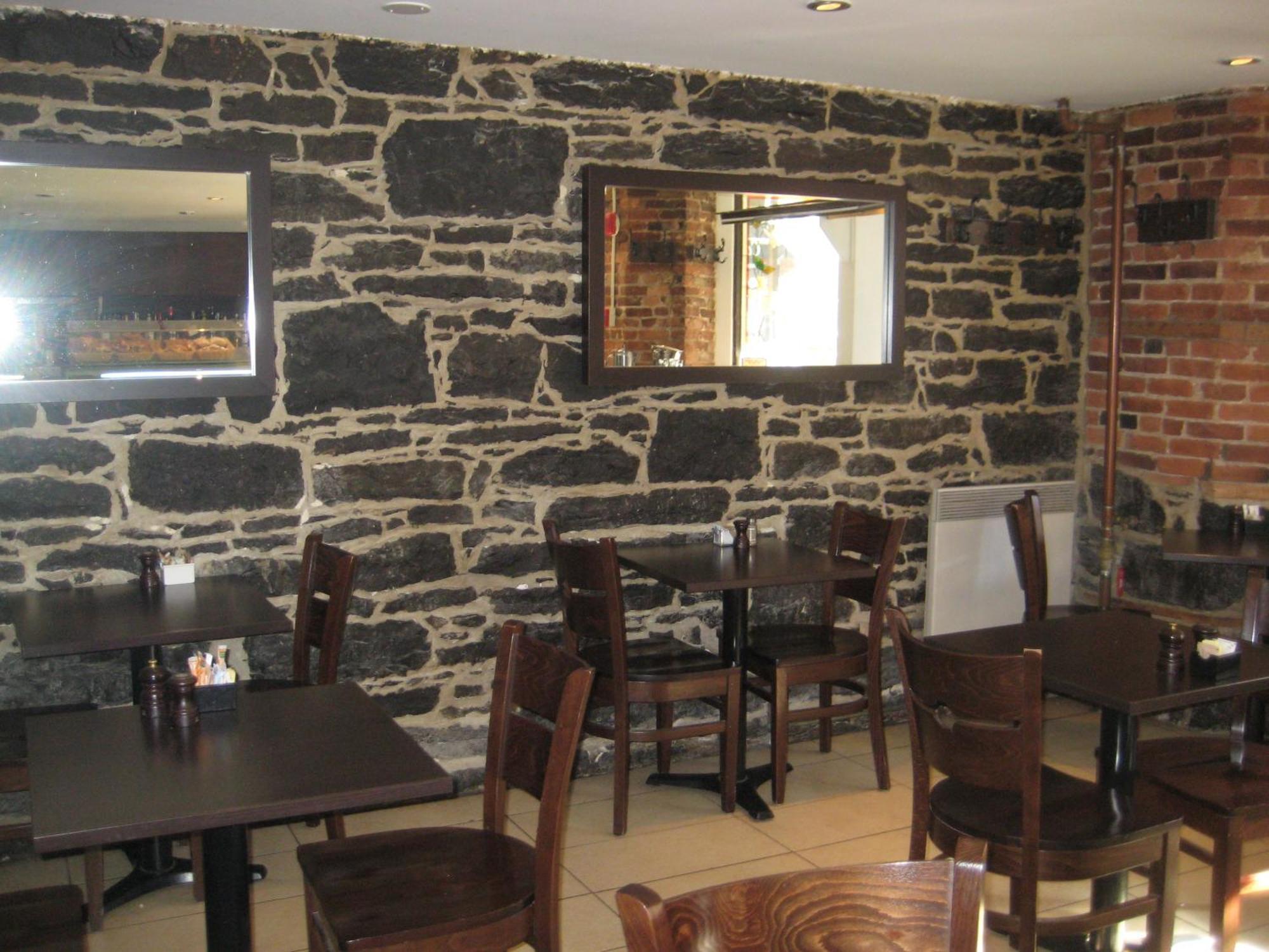 1595 Saint-denis Hotel