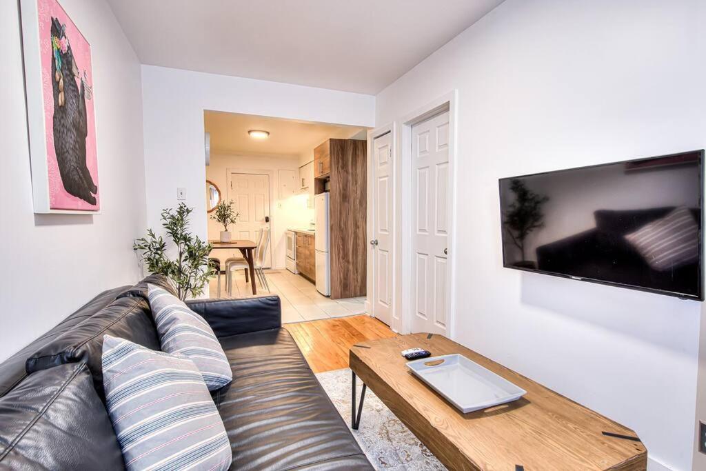 Plateau Escape & Nightlife Adventures! Downtown Super Value! Full 1br Apartment *