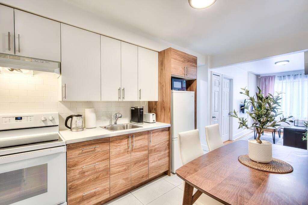 Apartment Plateau Escape & Nightlife Adventures! Downtown Super Value! Full 1br *