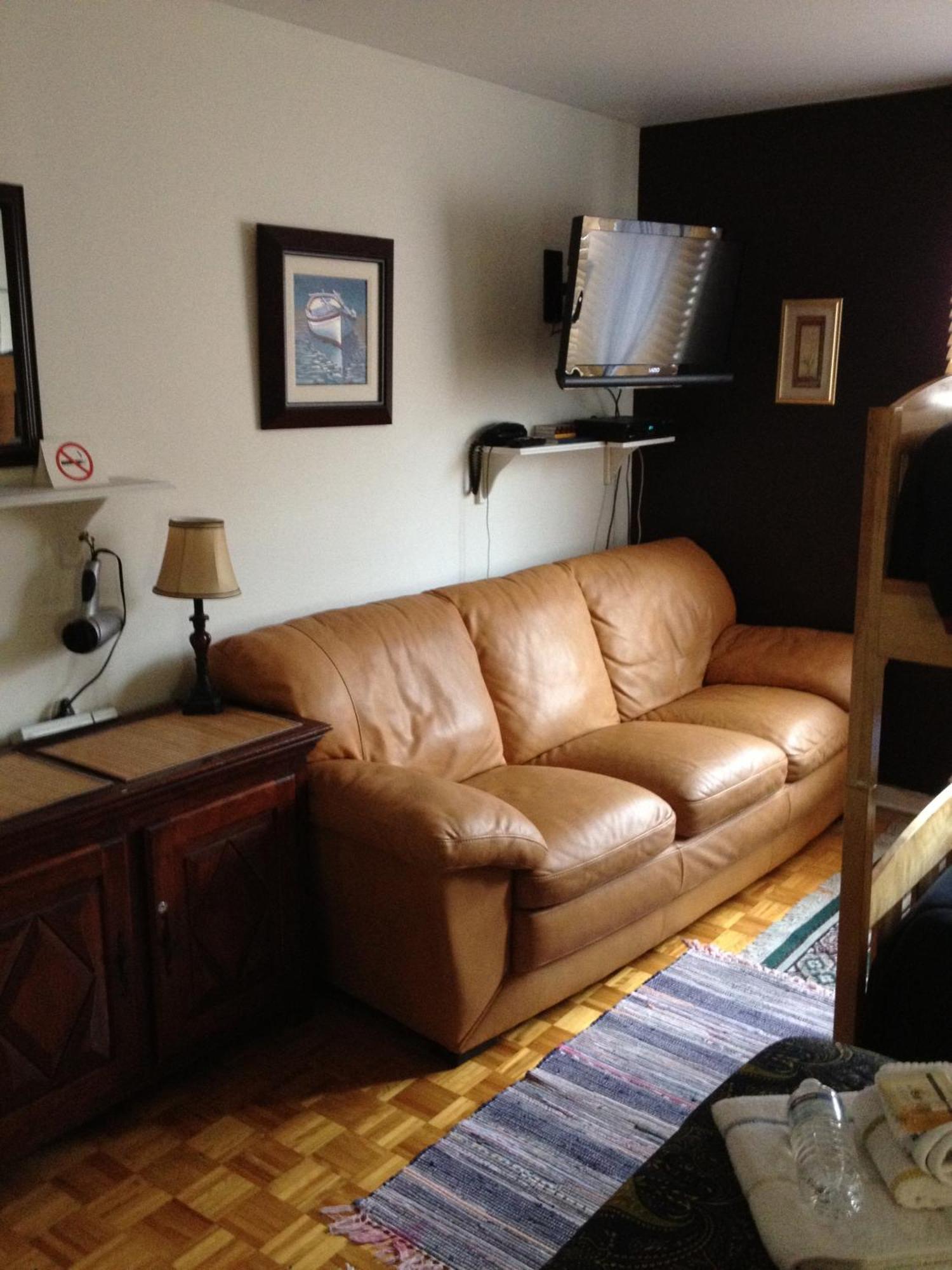 Bed & Breakfast Repos & Manna Downtown 3*