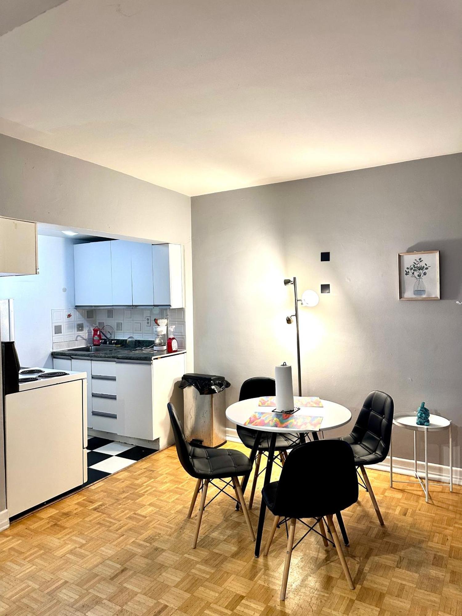 Affordable Cuttie 4 Persons 2 Beds In Downtown * Montreal