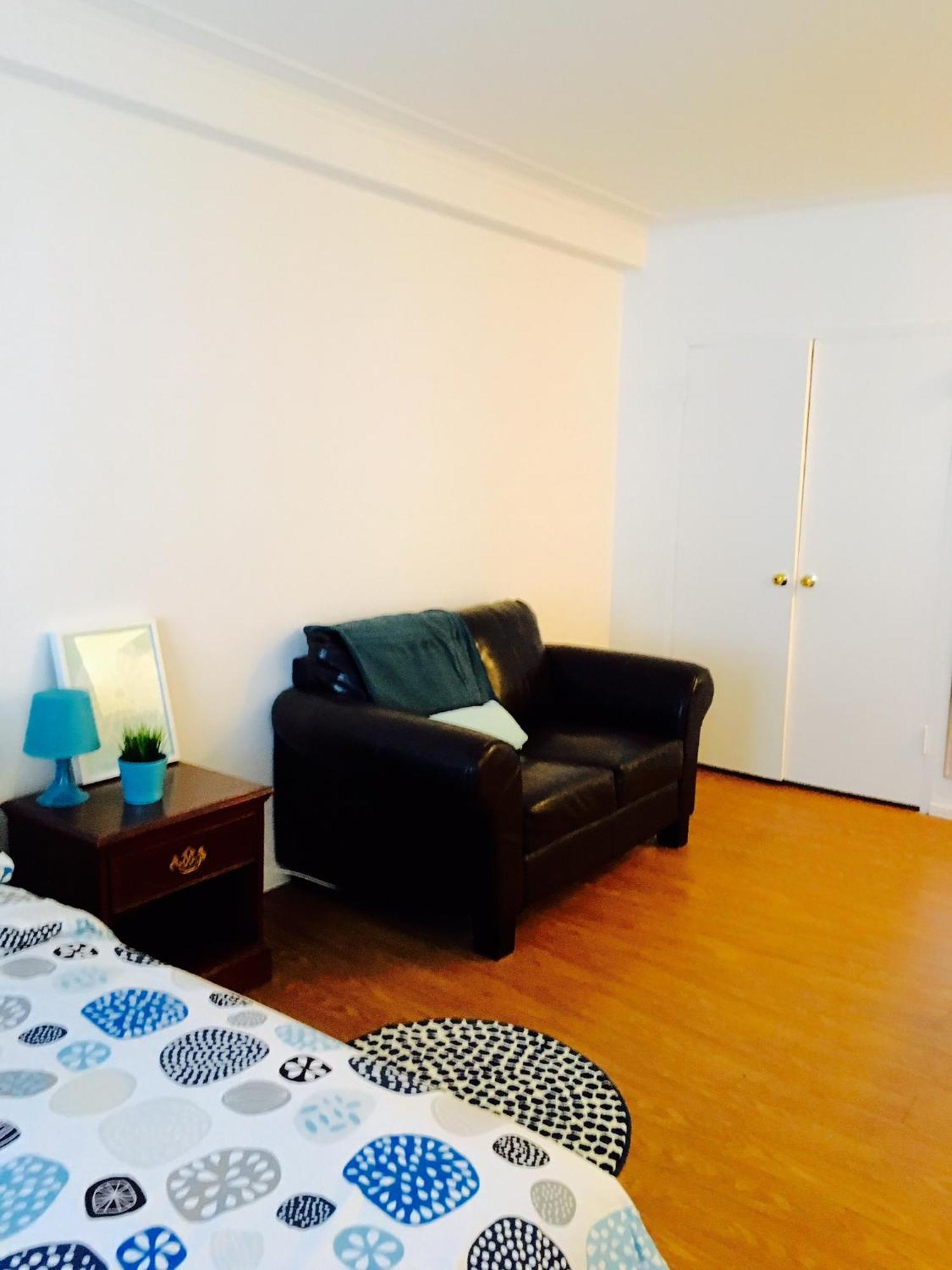 Stylish Apartment: Comfortable In The Golden Square Mile Apartment Montreal