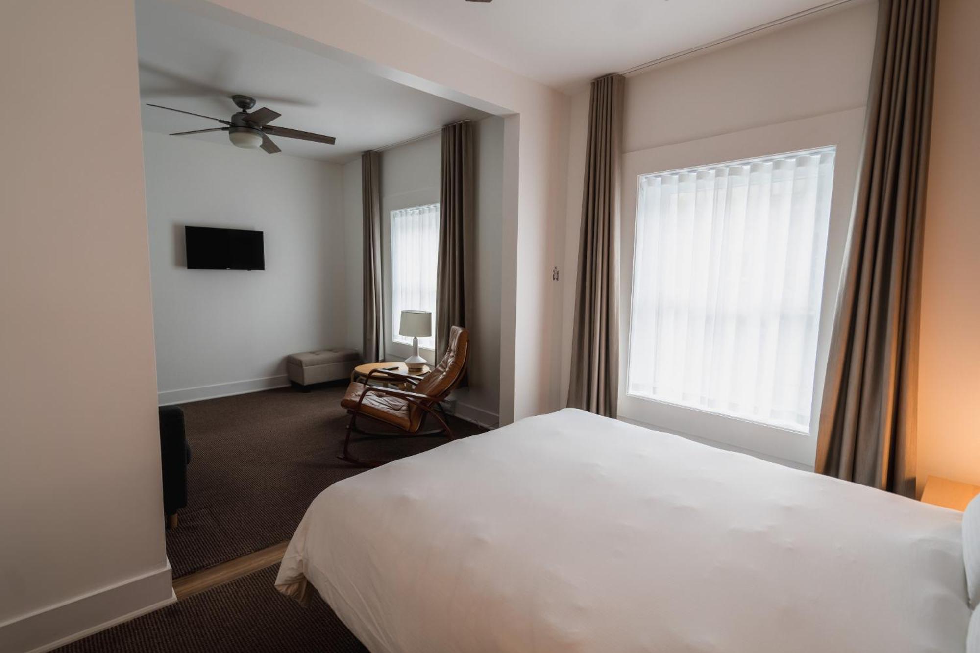 Du Village Bbv Bed & Breakfast