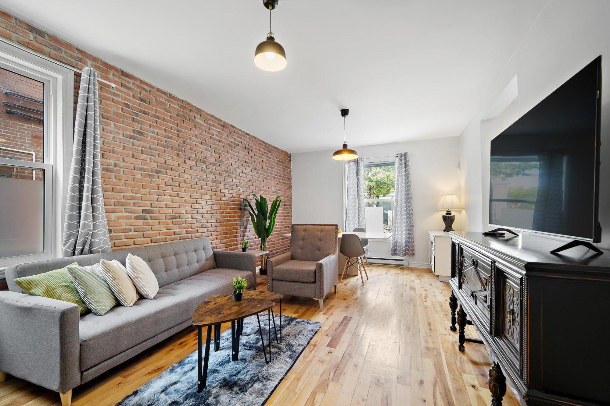 Lovely 3 Bedrooms In Heart Of Plateau Mont-royal Montreal