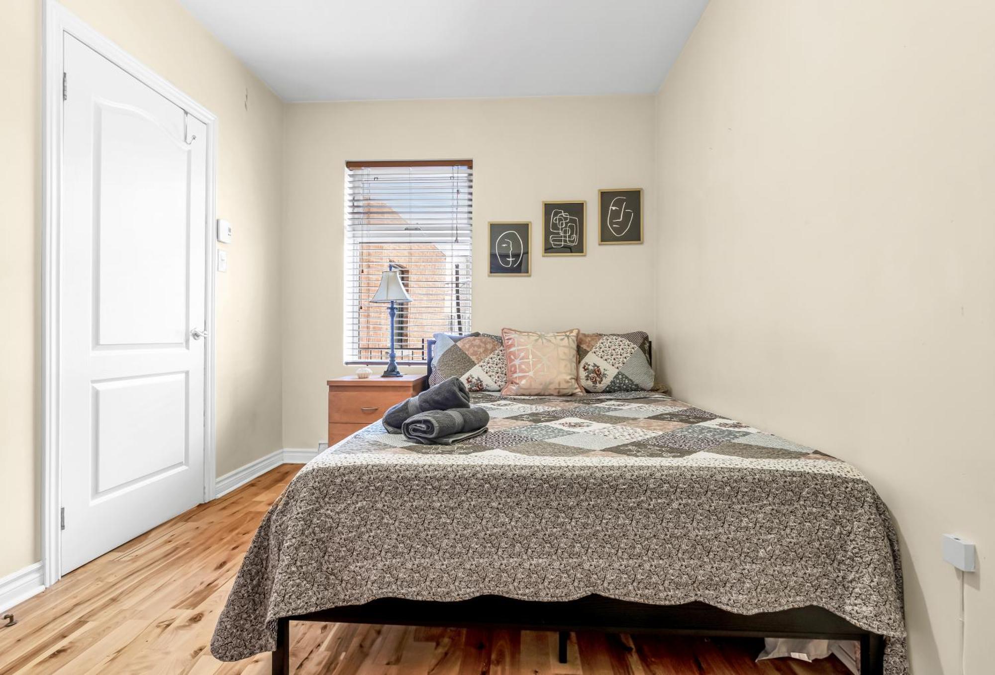 Beautiful 3-bedrooms In Heart Of Plateau Mont-royal Apartment *