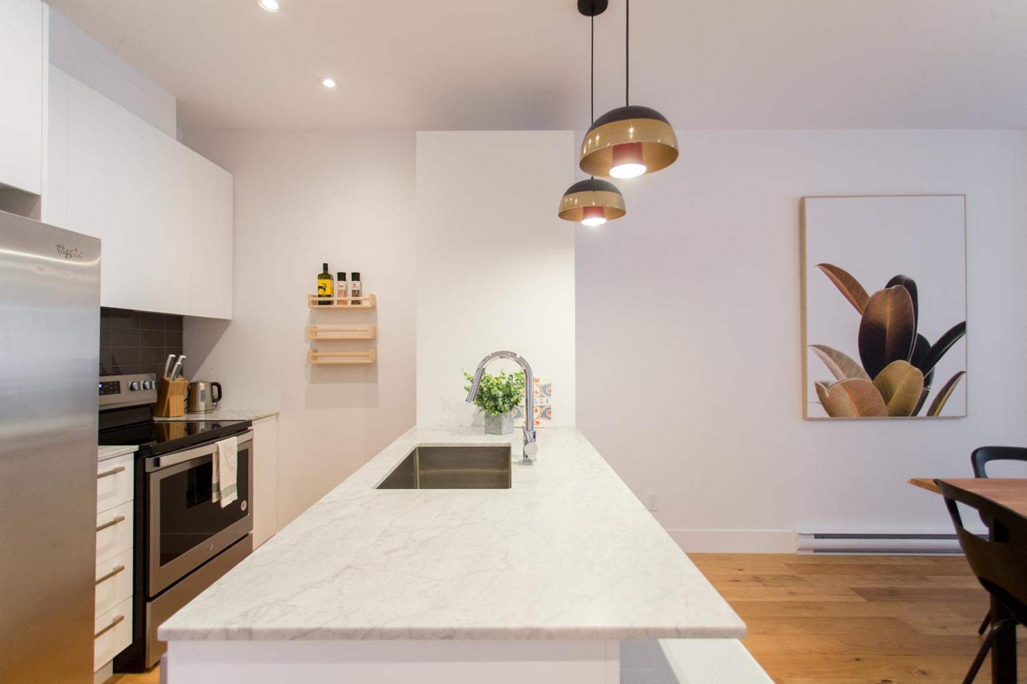 Hip, Stylish In Little Italy By Den A Apartment *