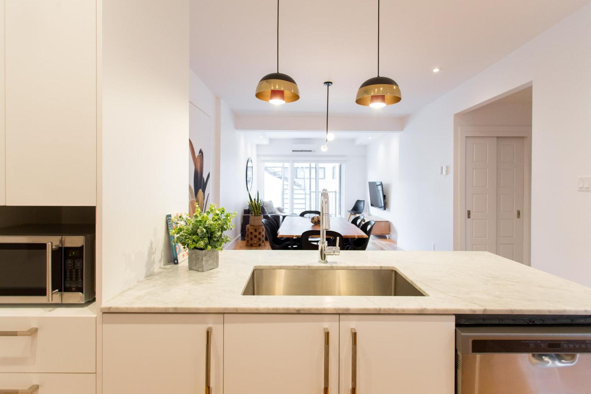 Apartment Hip, Stylish In Little Italy By Den A *