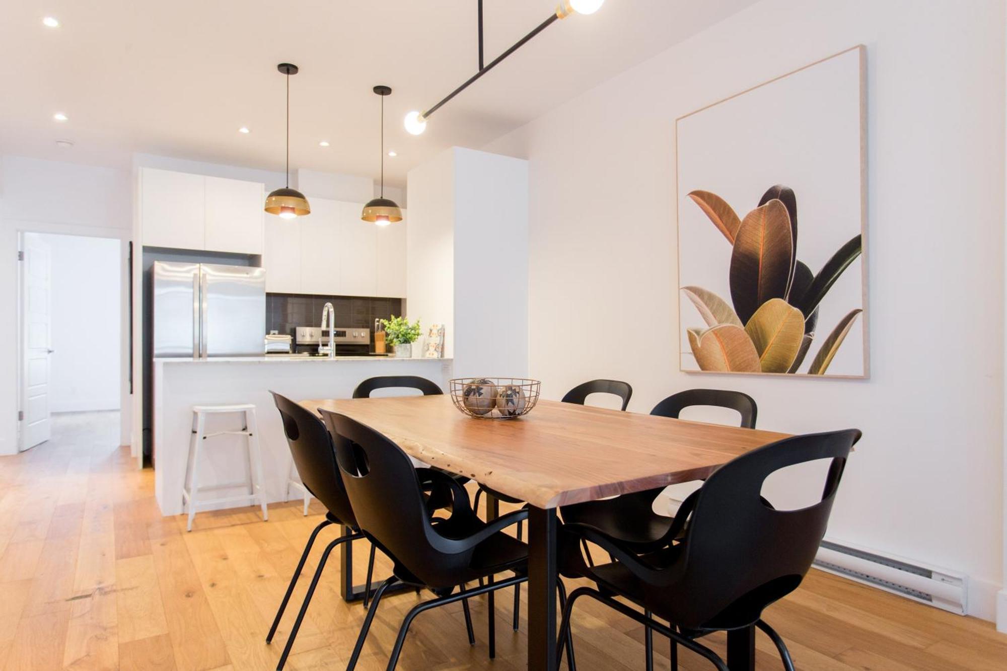 Apartment Hip, Stylish In Little Italy By Den A