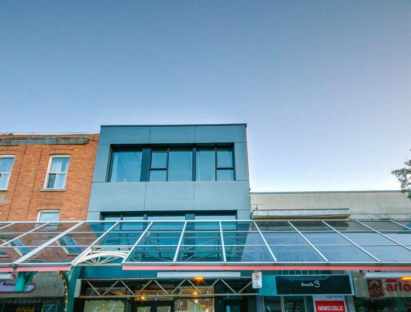 Liv Mtl Plaza