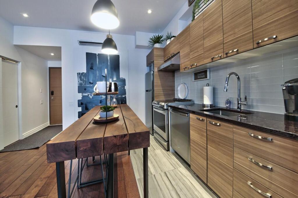 Trendy Old Port Private Terrace Apartment *