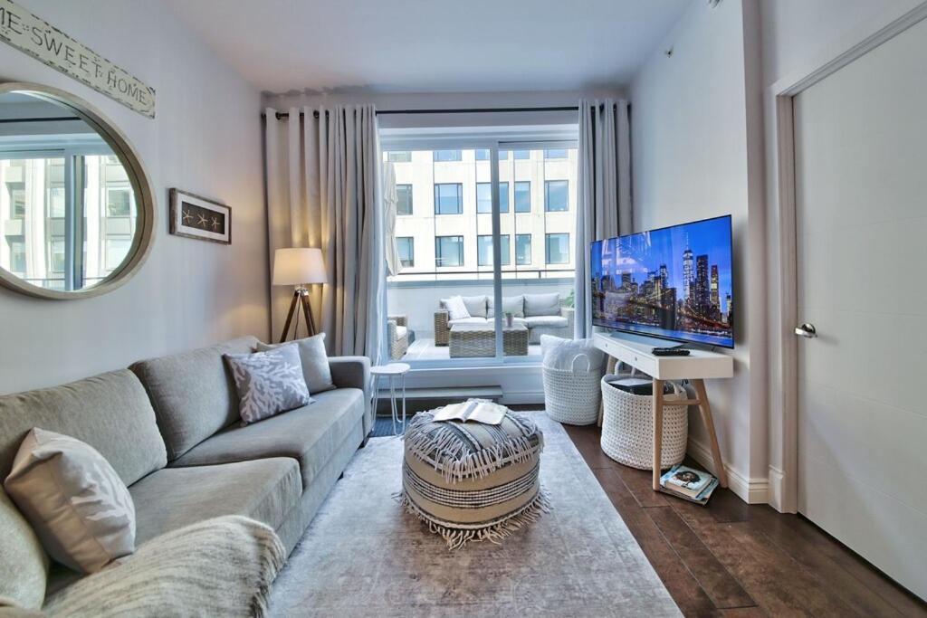 Trendy Old Port Private Terrace Apartment *