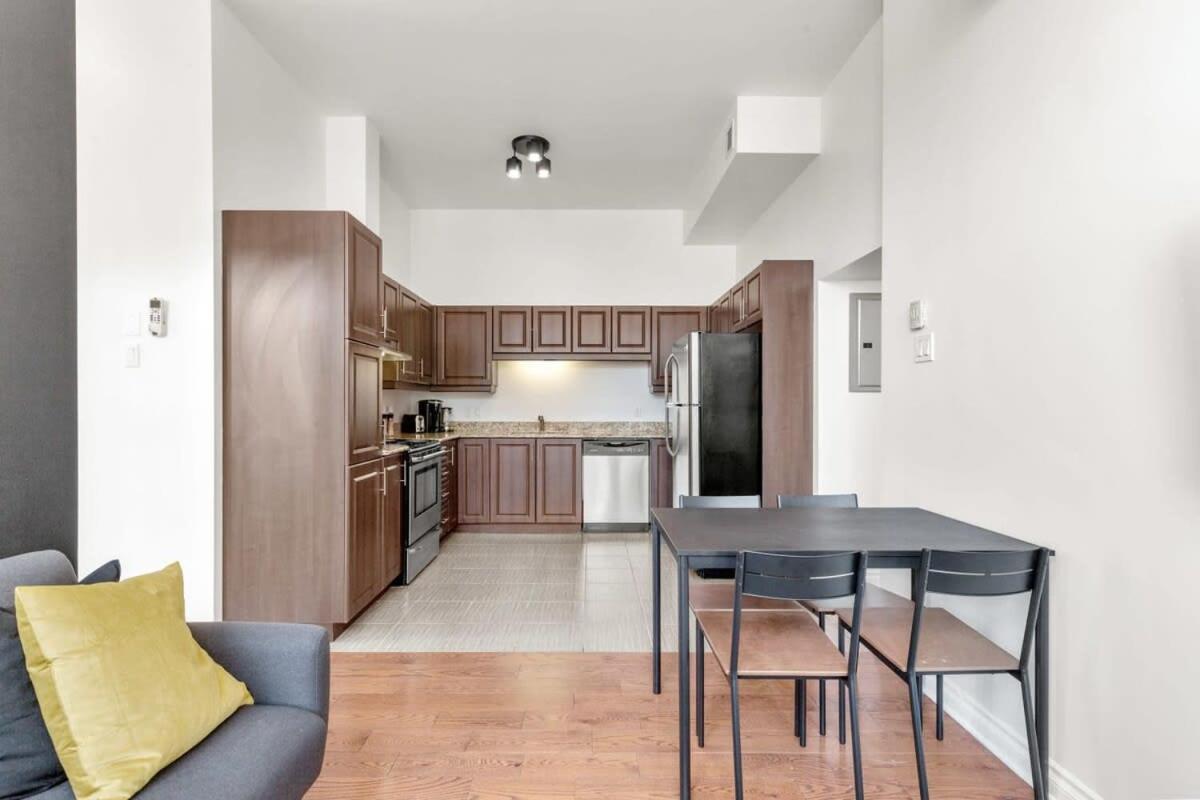Apartment M11 The Simpsons 3br In The Heart Of Mtl *