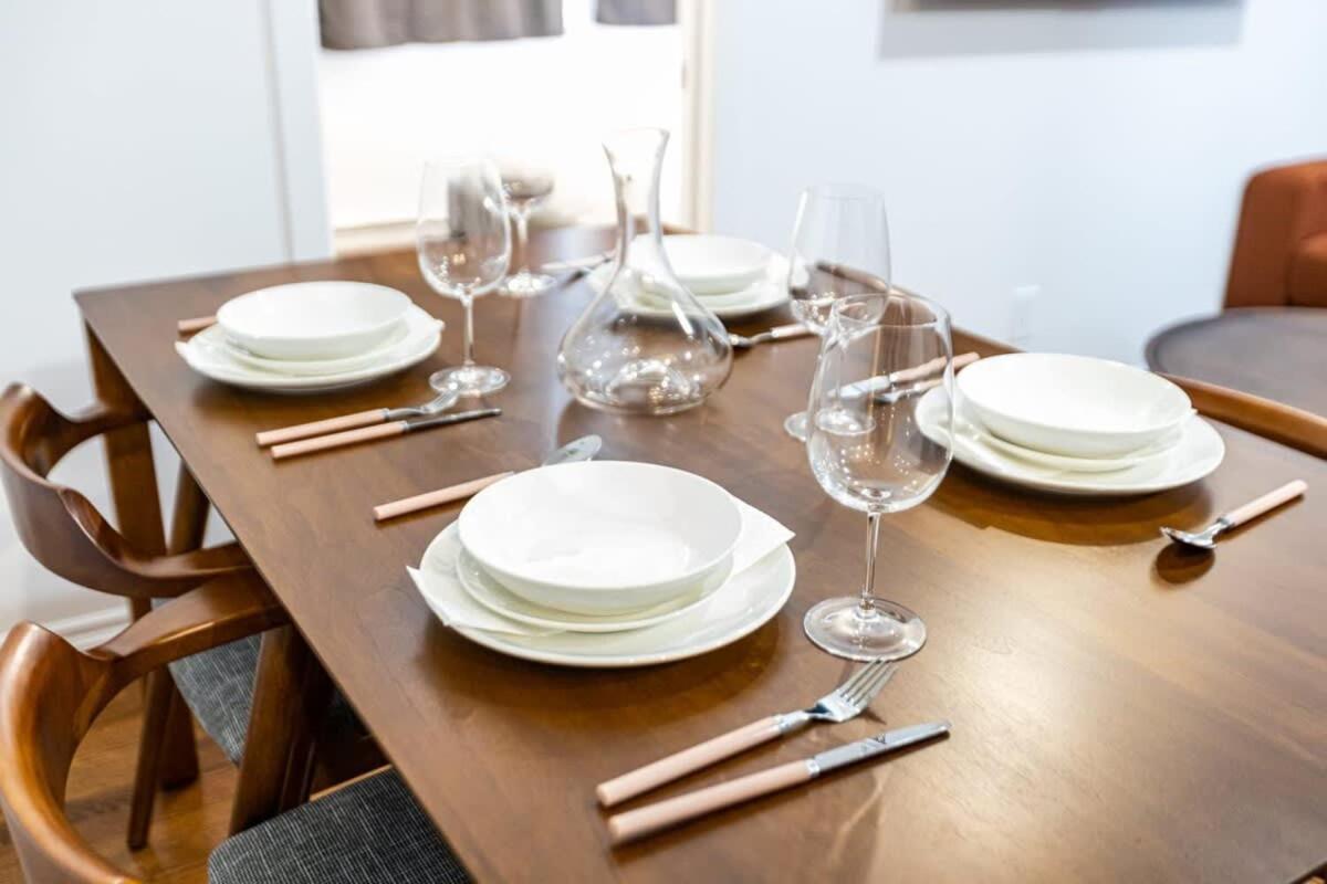 Apartment M11 Stylish Modern 3br In Prime Location Montreal