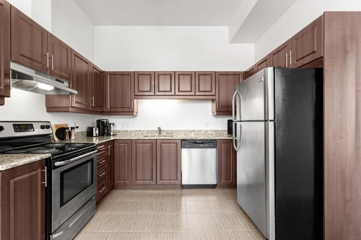 Apartment M11 The Simpsons 3br In The Heart Of Mtl *