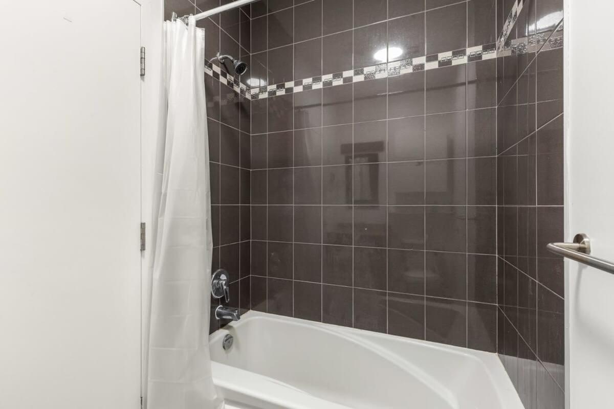 M11 The Simpsons 3br In The Heart Of Mtl *