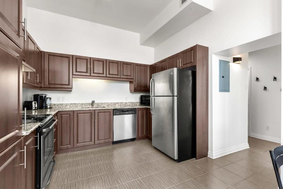 M11 The Simpsons 3br In The Heart Of Mtl Apartment Montreal