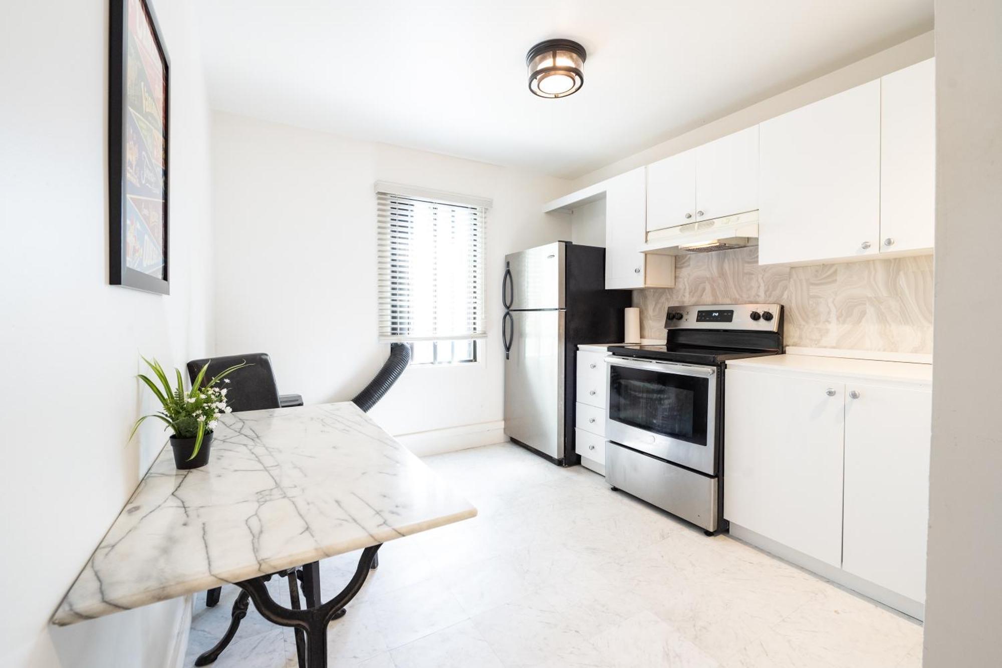 North House - Rue Drolet 2-bedroom * Montreal