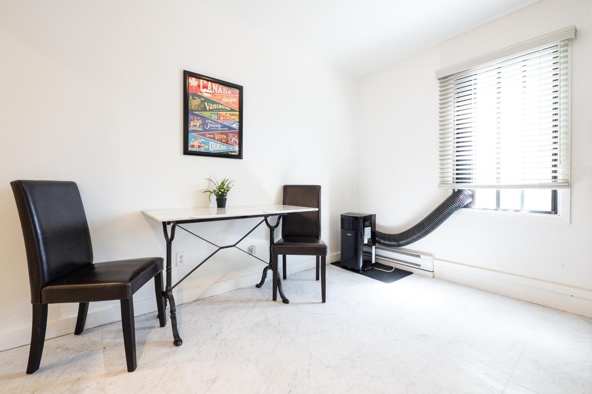 North House - Rue Drolet 2-bedroom Apartment