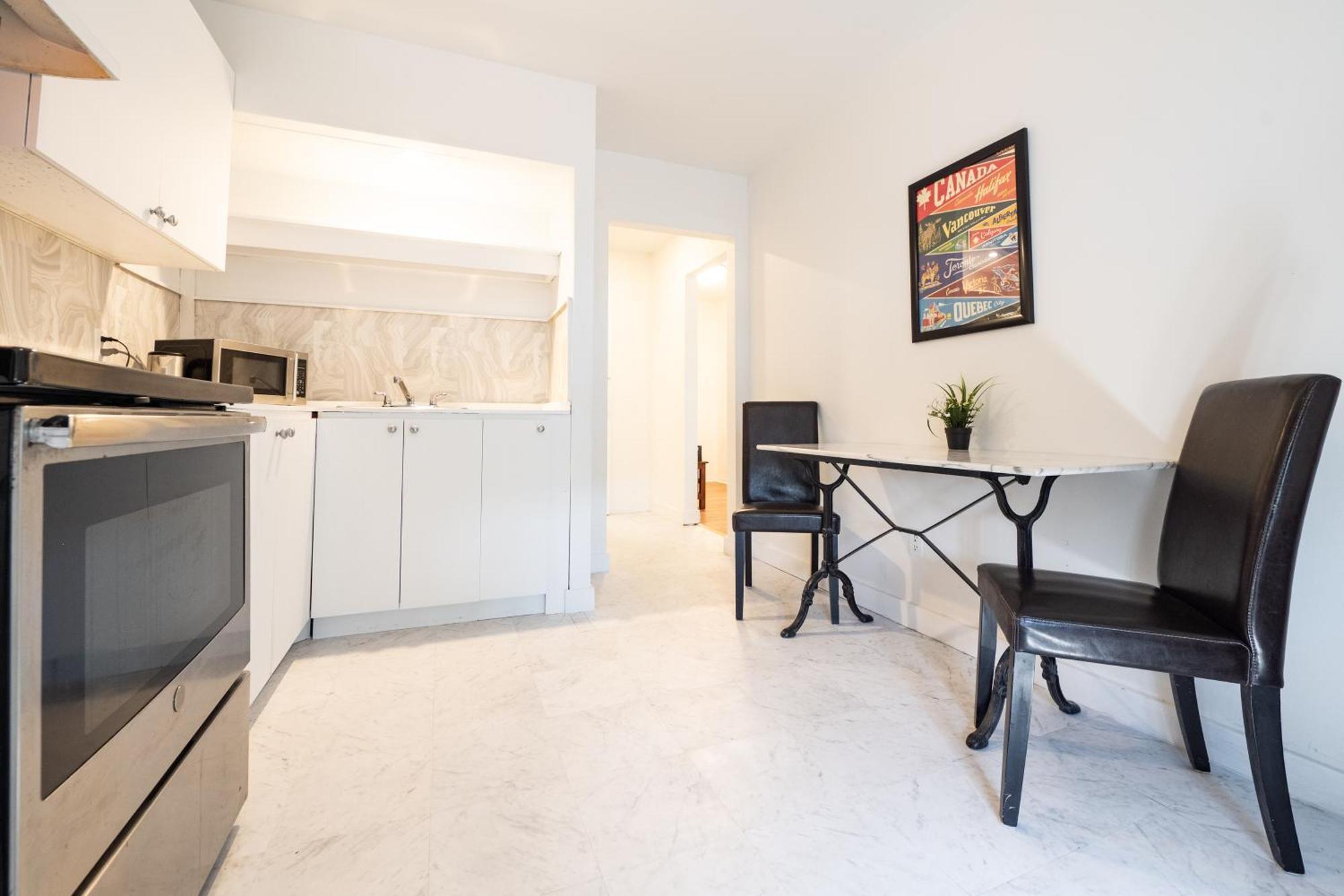 North House - Rue Drolet 2-bedroom Montreal