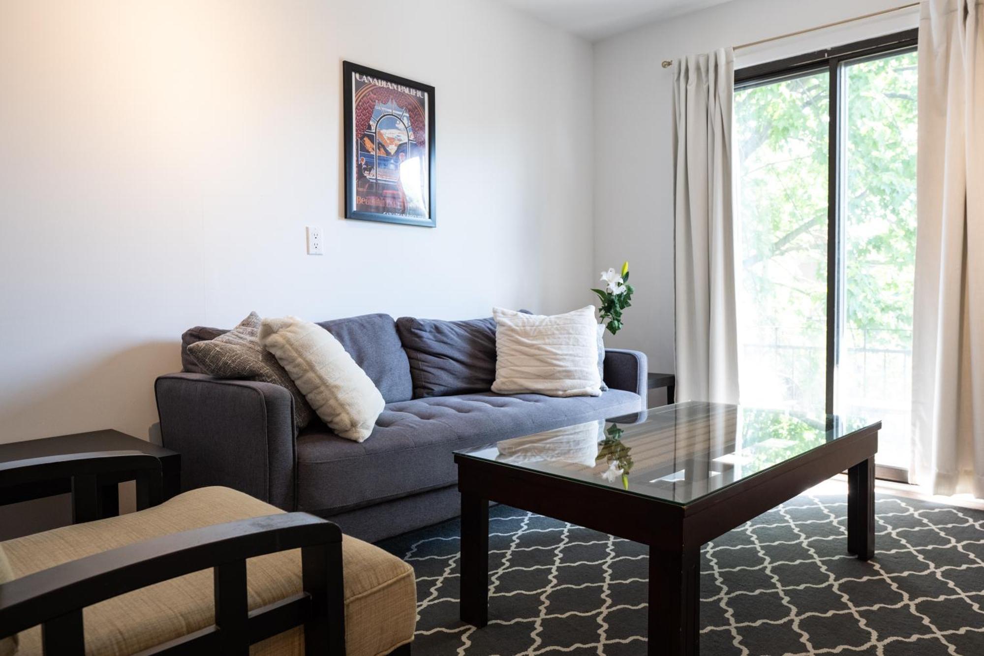 North House - Rue Drolet 2-bedroom Apartment *