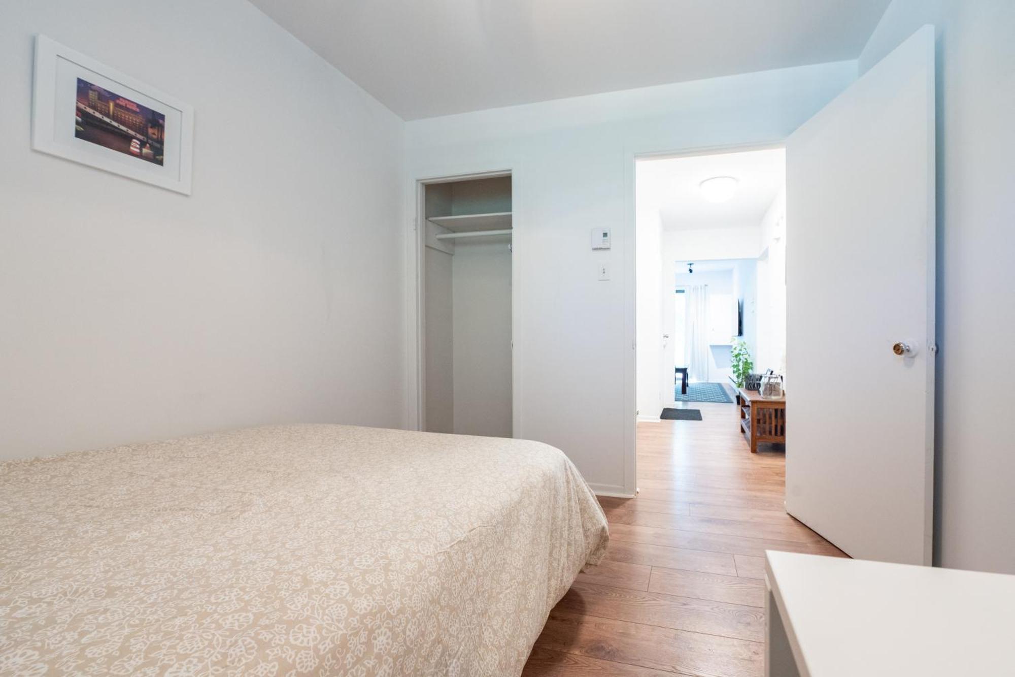 North House - Rue Drolet 2-bedroom Apartment *