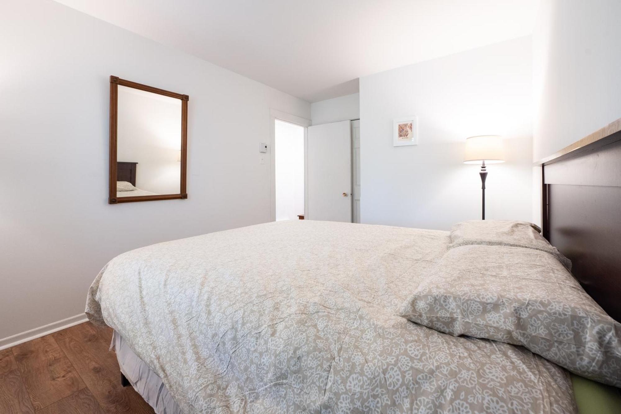 Apartment North House - Rue Drolet 2-bedroom Montreal