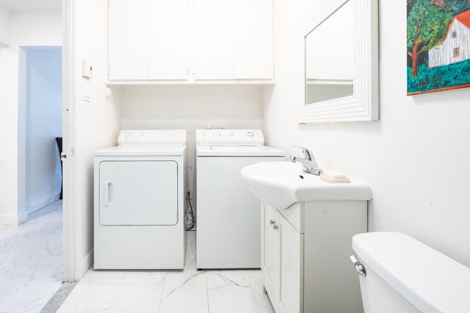 North House - Rue Drolet 2-bedroom *