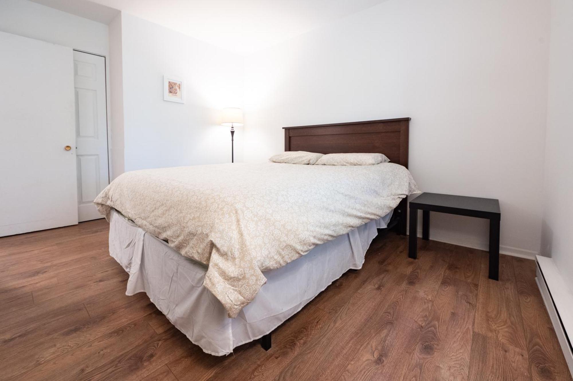 North House - Rue Drolet 2-bedroom Apartment *