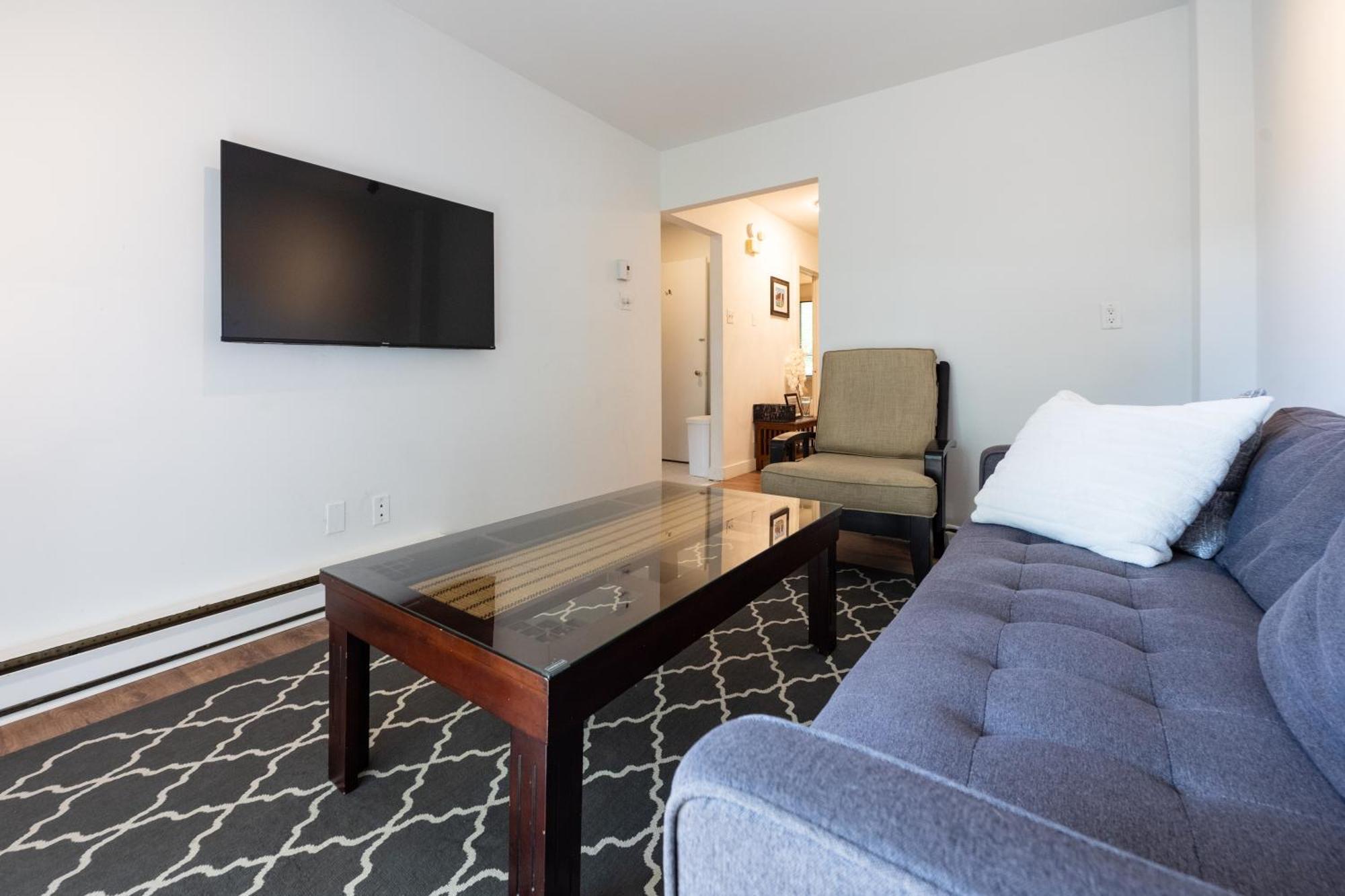 North House - Rue Drolet 2-bedroom Montreal
