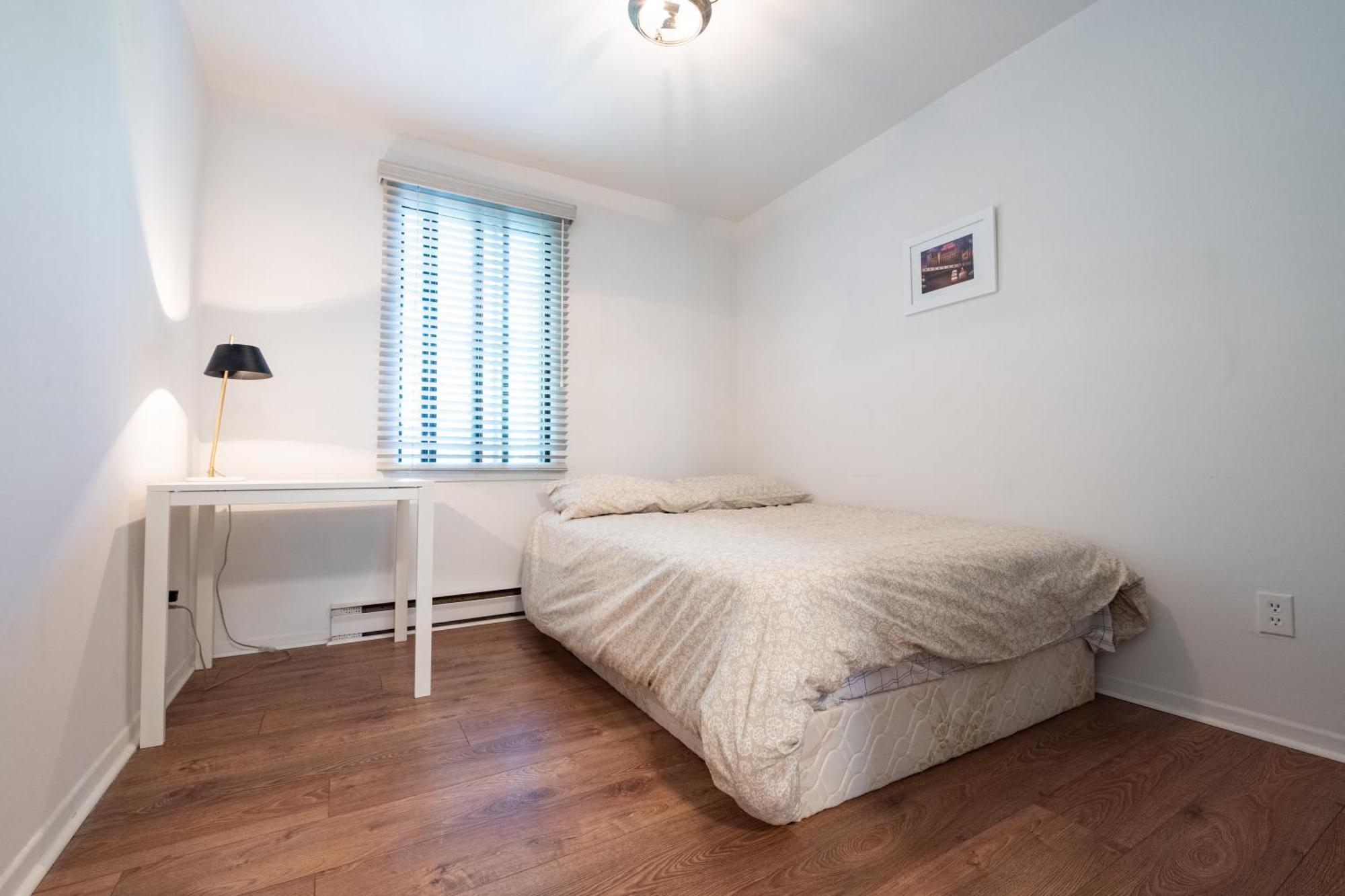 North House - Rue Drolet 2-bedroom Montreal