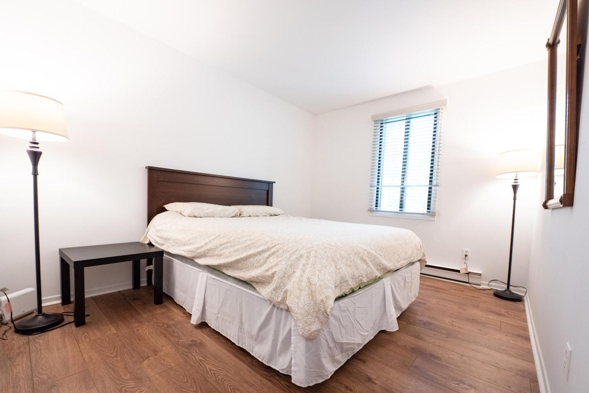 North House - Rue Drolet 2-bedroom * Montreal