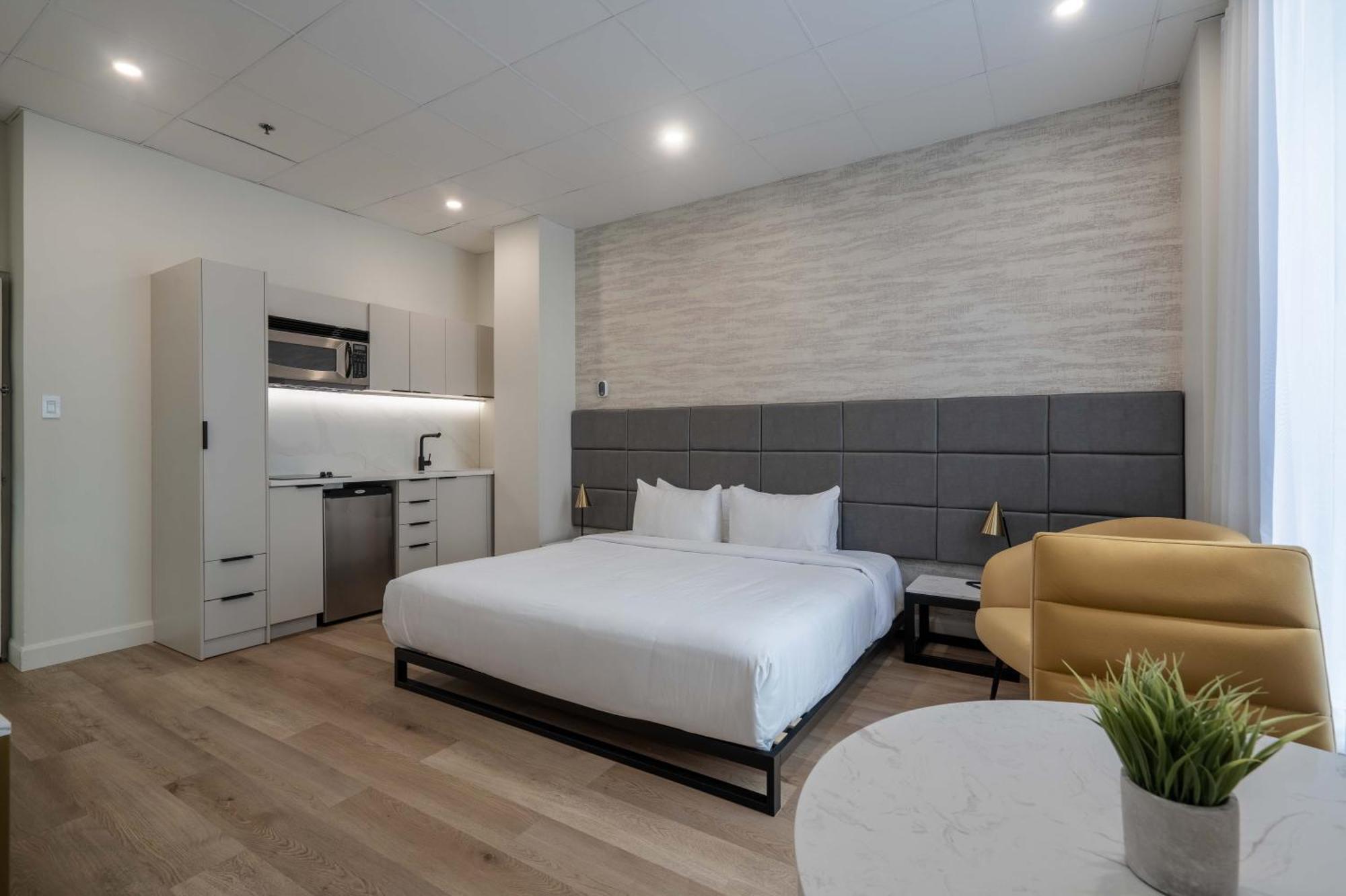 Travelodge By Wyndham Centre Hotel Montreal