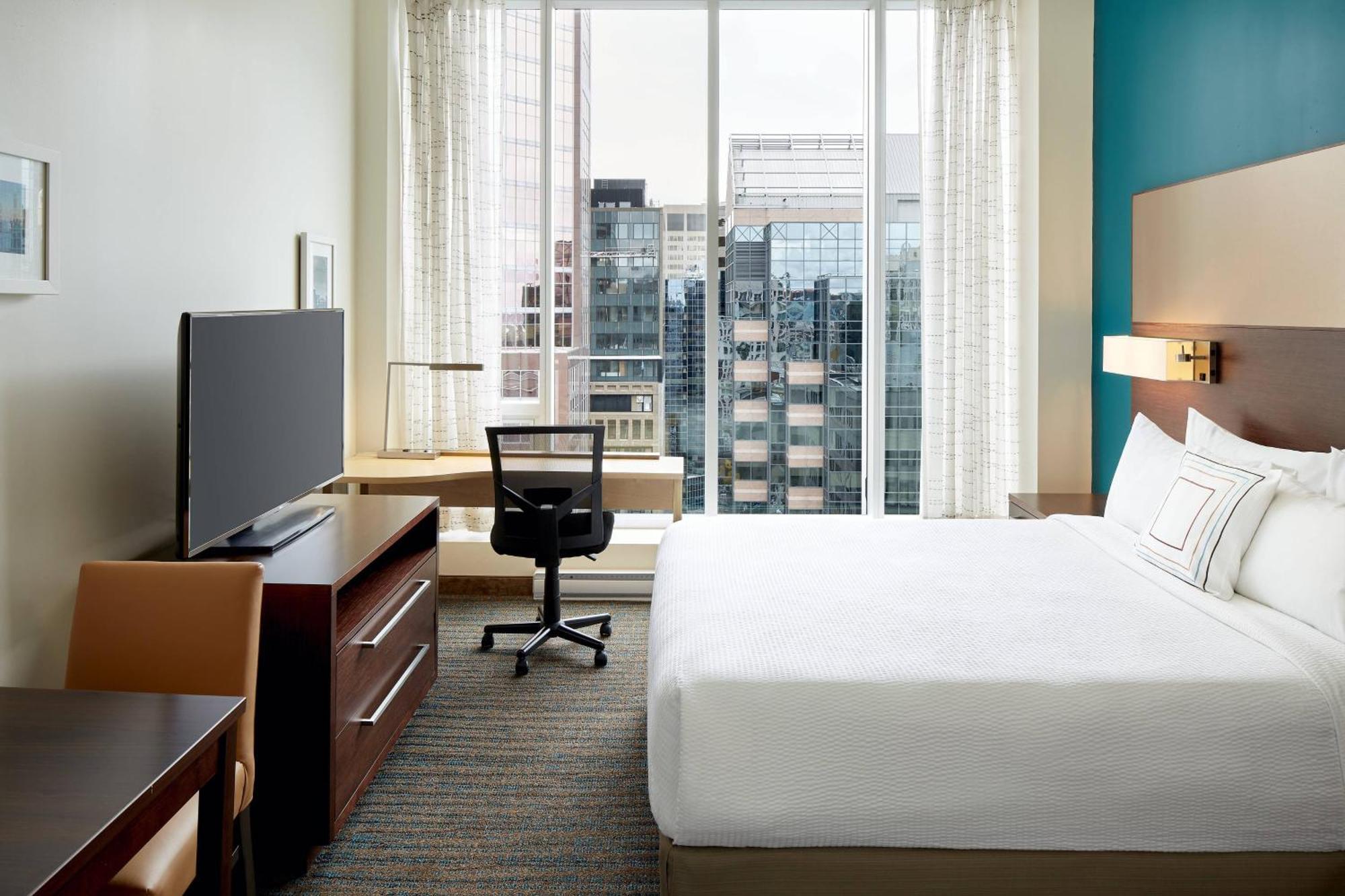 By Marriott Downtown Montreal