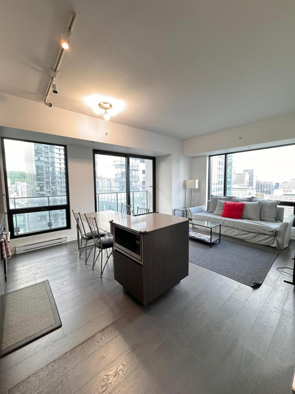 Luxurious In Downtown Montreal