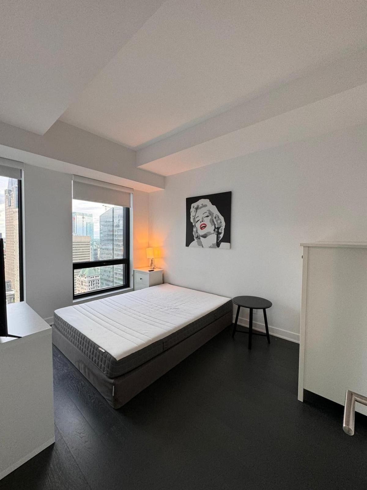 Luxurious In Downtown Apartment *