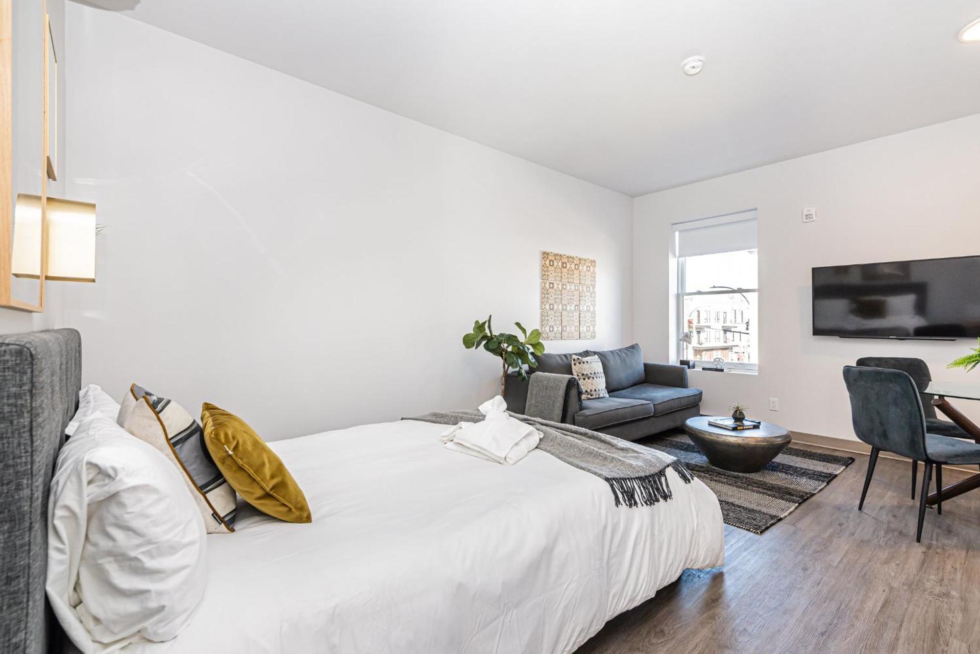New, Fresh And Luminous In Le Plateau By Den