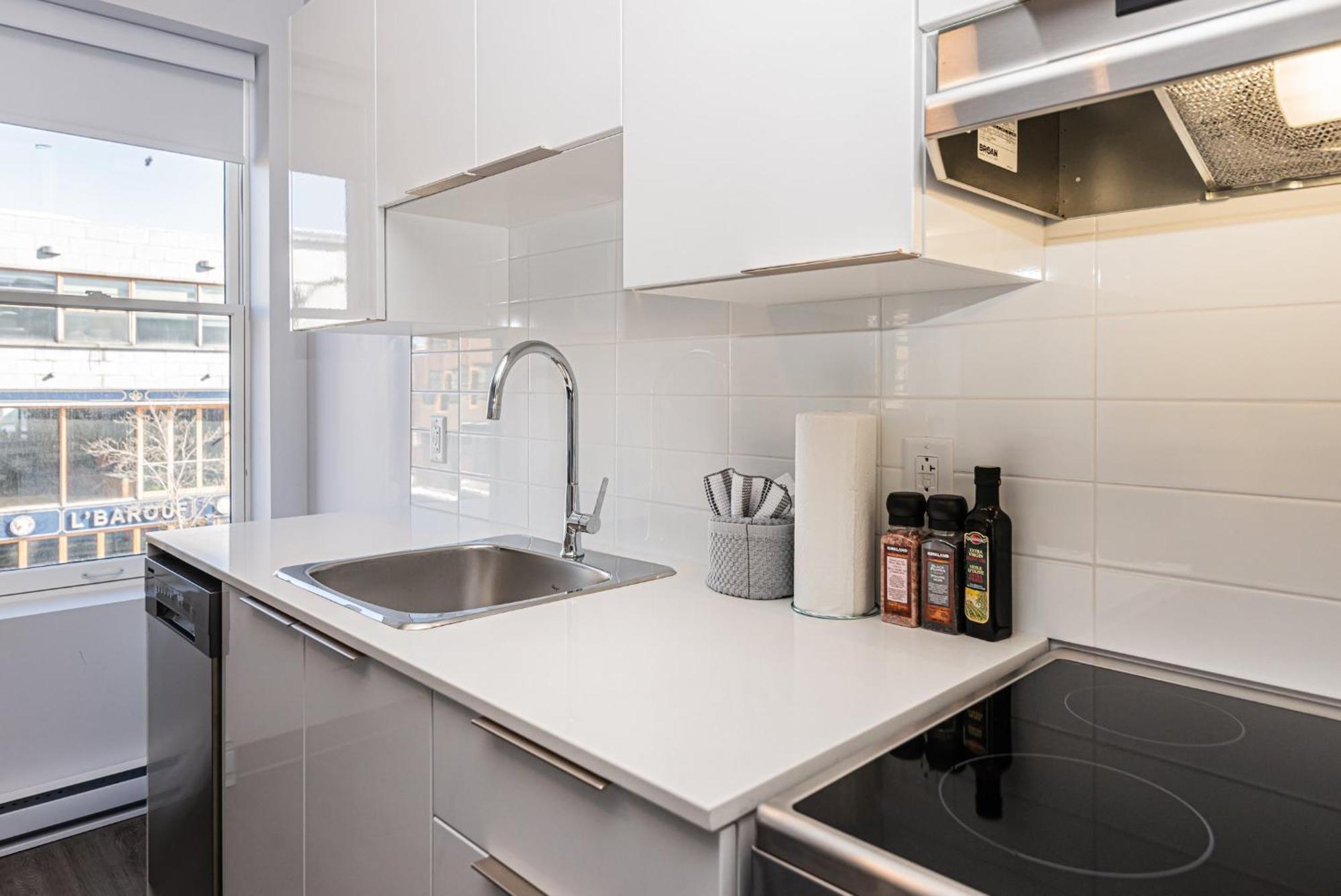 New, Fresh And Luminous In Le Plateau By Den Apartment Montreal