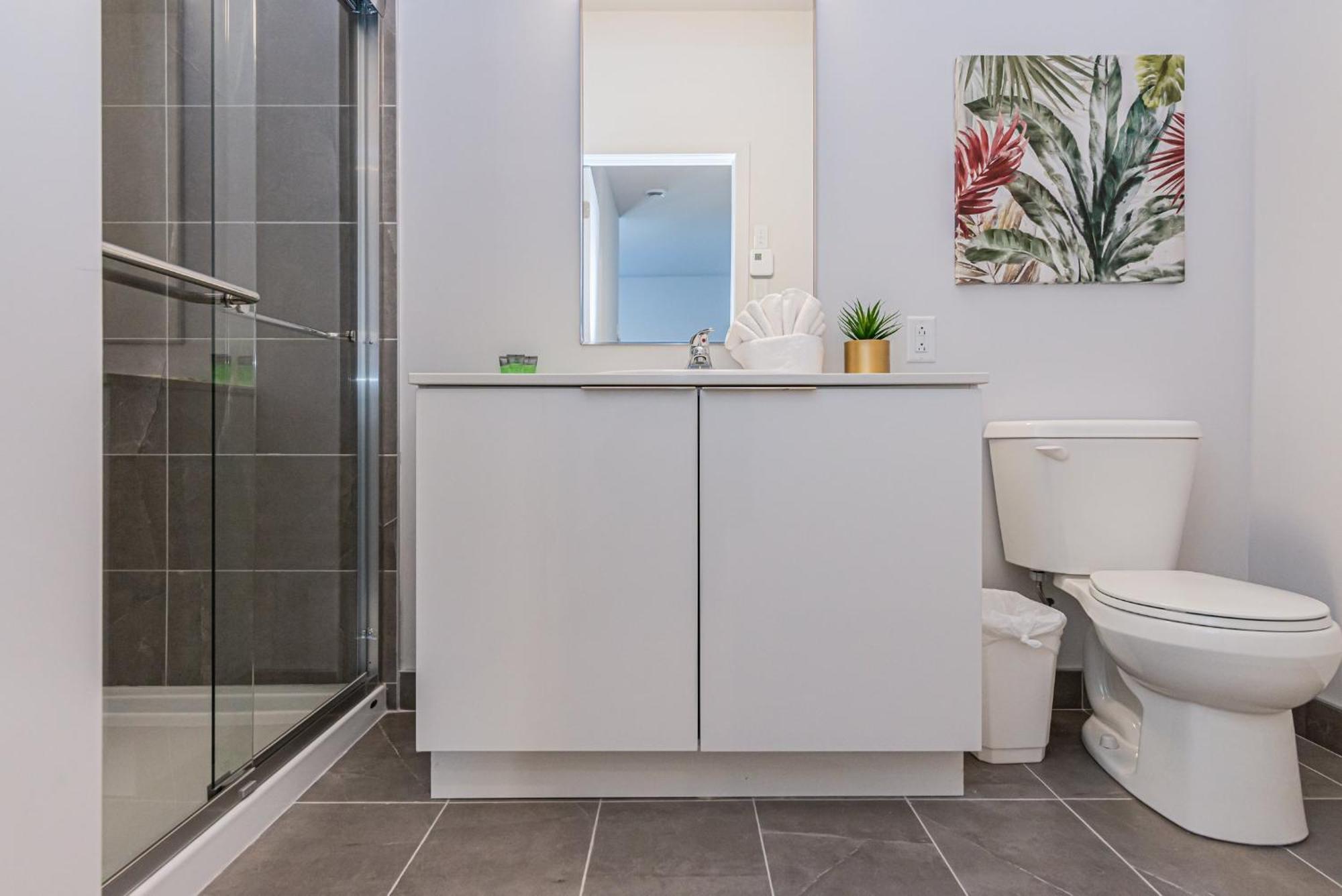 Wonderful New Close To Mount Royal By Den Apartment Montreal