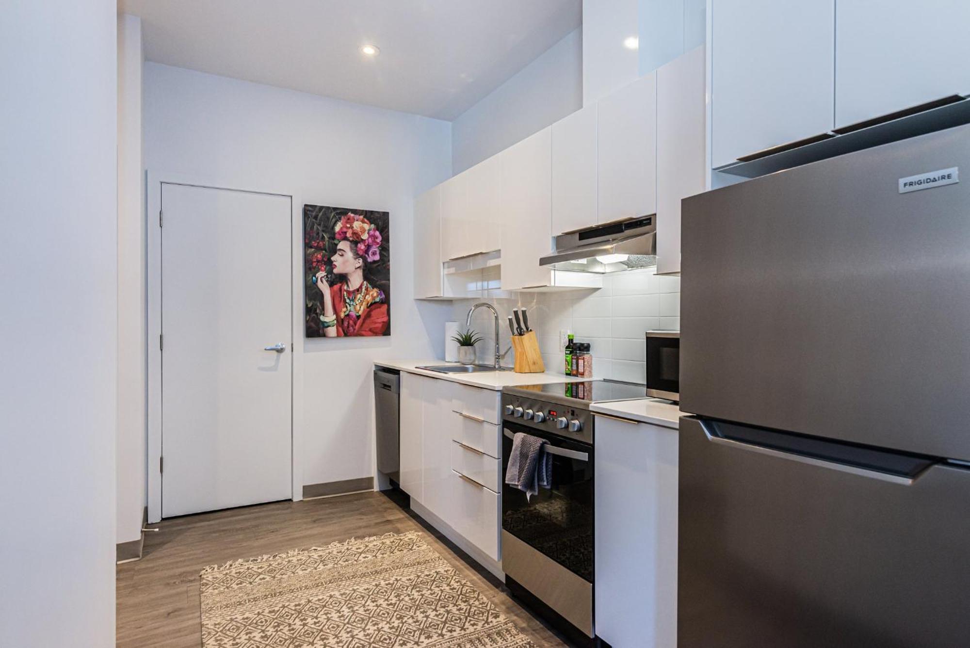 Apartment Wonderful New Close To Mount Royal By Den Montreal